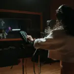 Perbandingan Mixing Vocal Standar Industri dan Demo dalam Perspektif Pengalaman Mendengar